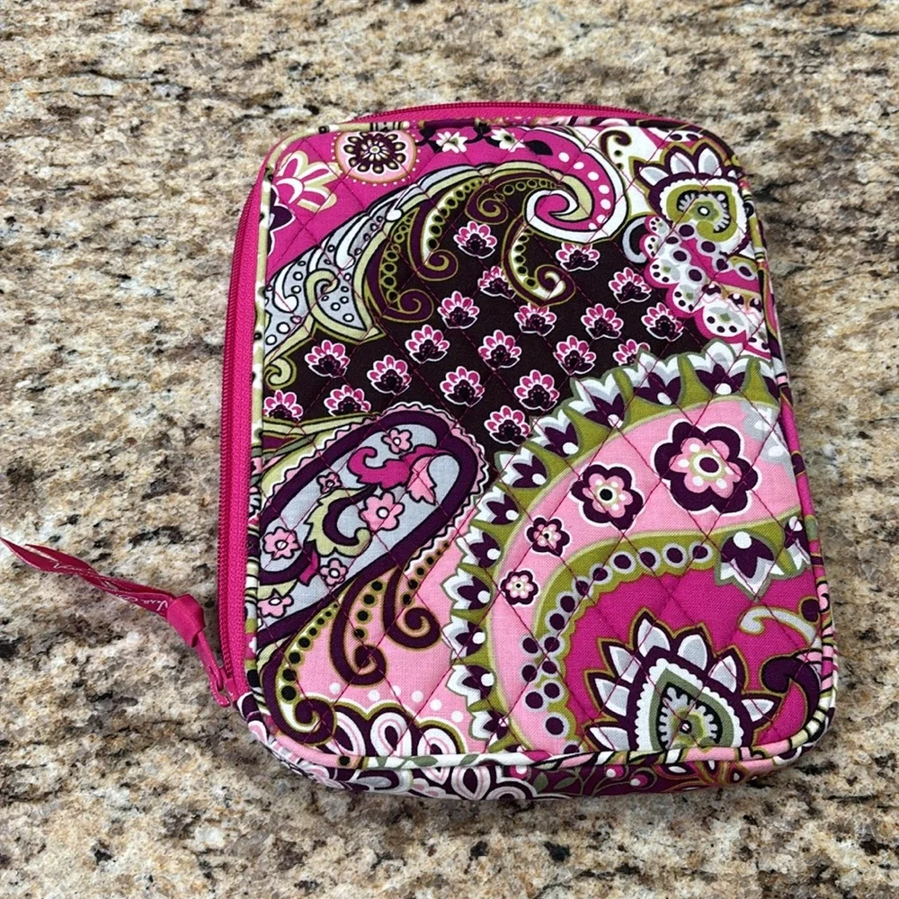 VERA BRADLEY Very Berry Paisley Tablet Case NWOT 7x9 inches Raspberry Pink